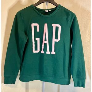 Gap green crewneck sweatshirt with a pink logo Size M